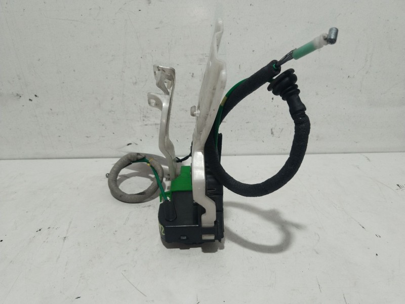 Recambio de cerradura puerta trasera derecha para hyundai i40 cab bluedrive referencia OEM IAM 814203Z000  