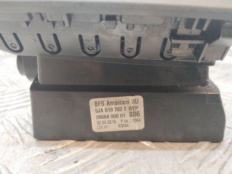 Recambio de rejilla aireador izquierdo para skoda rapid active referencia OEM IAM 5JA819702E  