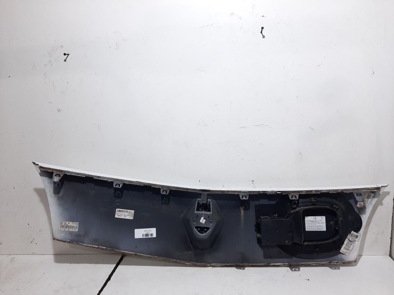 Recambio de rejilla delantera para renault kangoo z.e. referencia OEM IAM 8200916740  