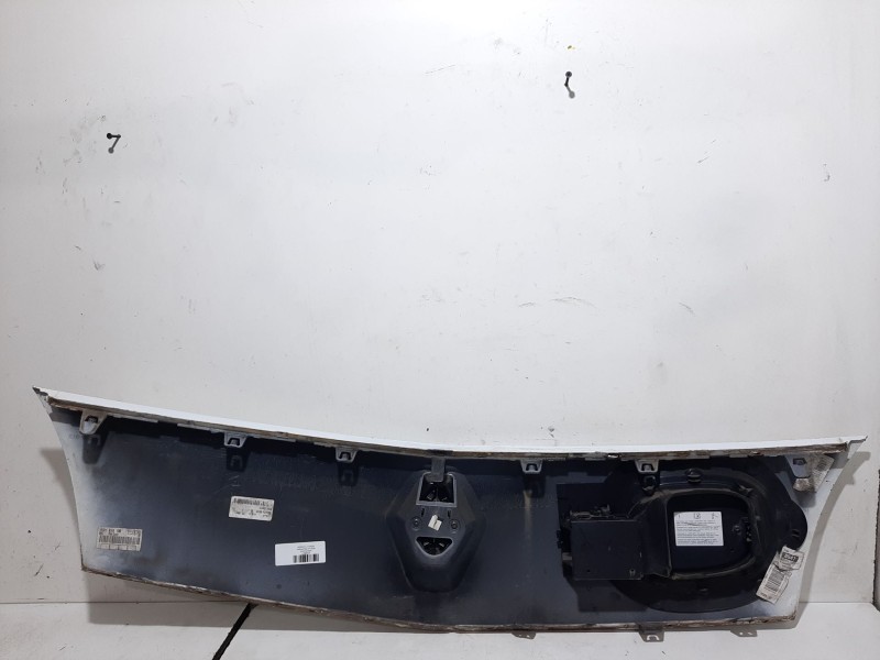 Recambio de rejilla delantera para renault kangoo z.e. referencia OEM IAM 8200916740  