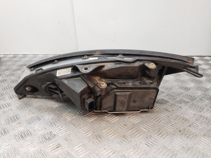 Recambio de faro derecho para ford focus i sedán (dfw) 1.6 16v referencia OEM IAM 2M5113100BC  