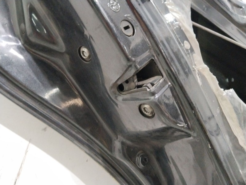Recambio de puerta trasera izquierda para skoda octavia berlina (1u2) tour referencia OEM IAM 1U4833055 NEGRO 