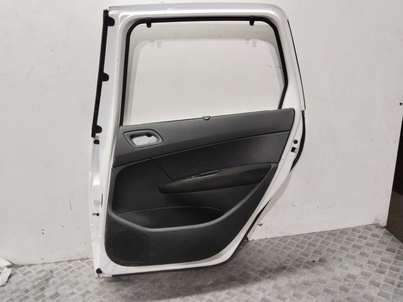 Recambio de puerta trasera derecha para peugeot 308 sw active referencia OEM IAM 9805267480 BLANCO 