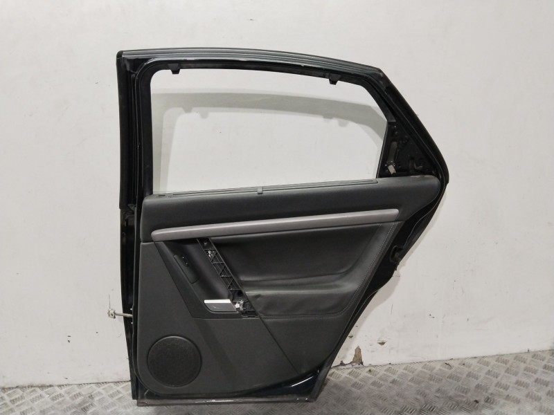 Recambio de puerta trasera derecha para opel vectra c berlina elegance referencia OEM IAM 93175837 NEGRO 