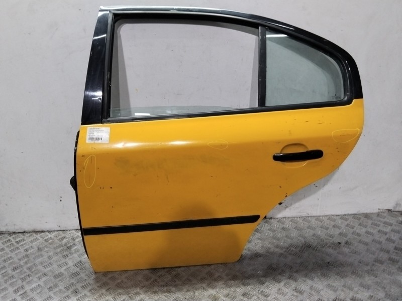 Recambio de puerta trasera izquierda para skoda octavia berlina (1u2) tour referencia OEM IAM 1U4833055 TAXI 