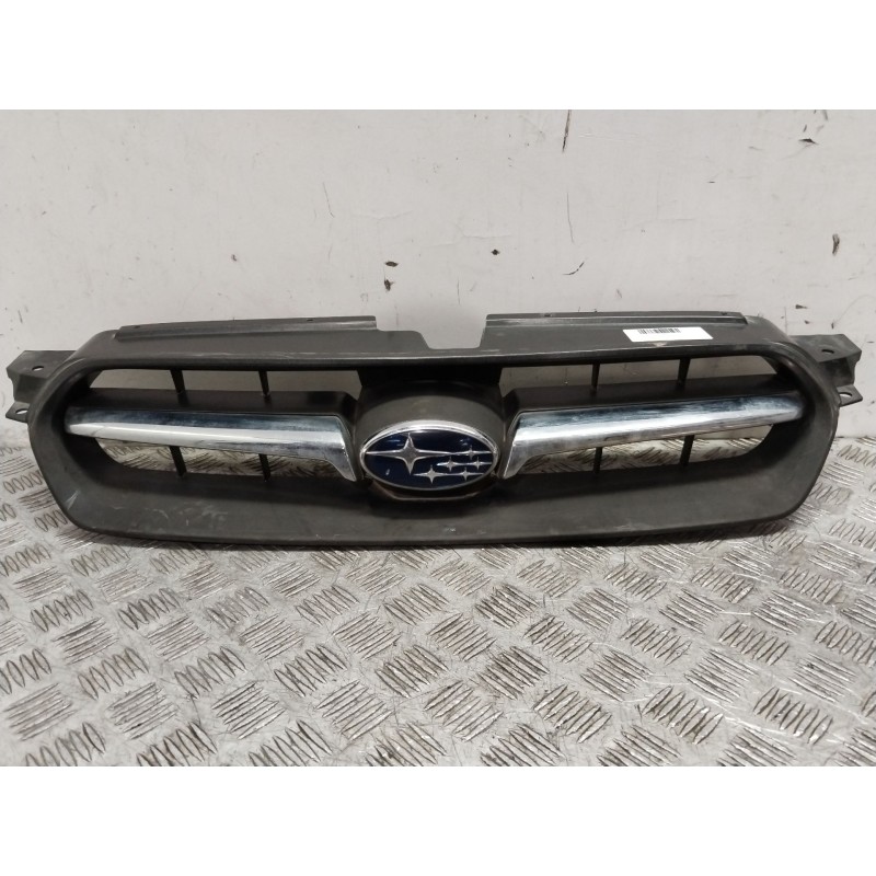 Recambio de rejilla delantera para subaru legacy iv (bl) 2.0 awd (bl5) referencia OEM IAM 91121AG010  