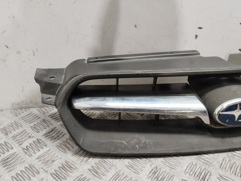 Recambio de rejilla delantera para subaru legacy iv (bl) 2.0 awd (bl5) referencia OEM IAM 91121AG010  
