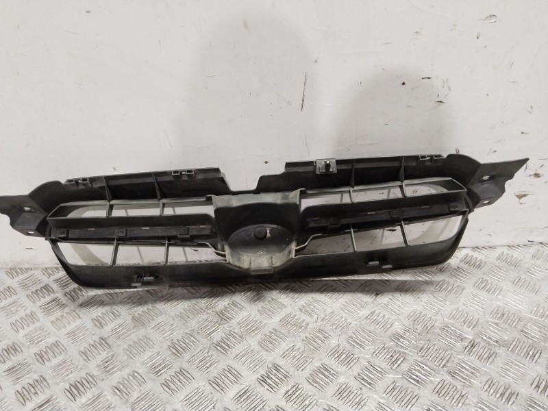 Recambio de rejilla delantera para subaru legacy iv (bl) 2.0 awd (bl5) referencia OEM IAM 91121AG010  