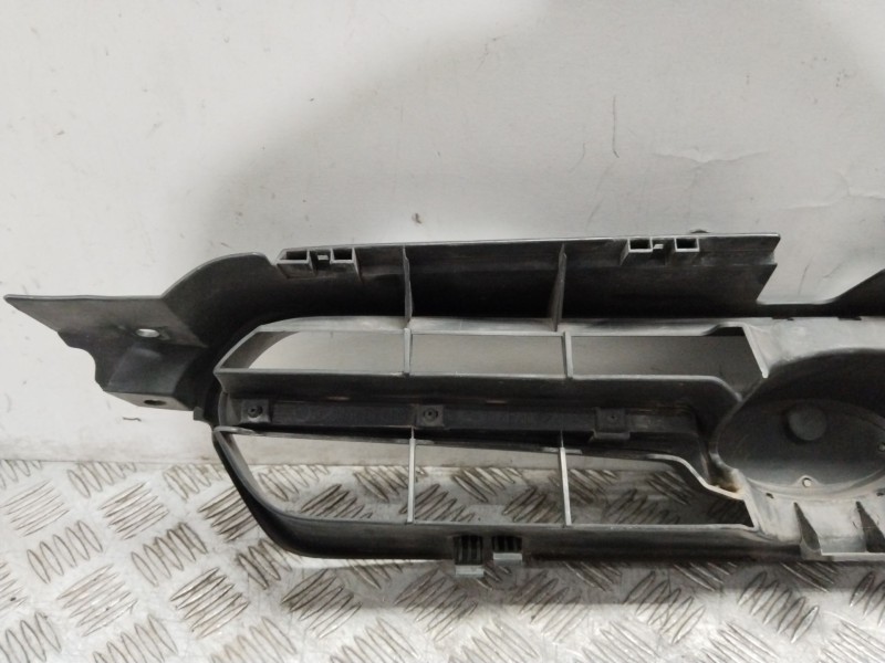Recambio de rejilla delantera para subaru legacy iv (bl) 2.0 awd (bl5) referencia OEM IAM 91121AG010  