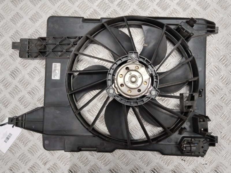 Recambio de electroventilador para renault megane ii sedán (lm0/1_) 1.9 dci referencia OEM IAM 8200151465  