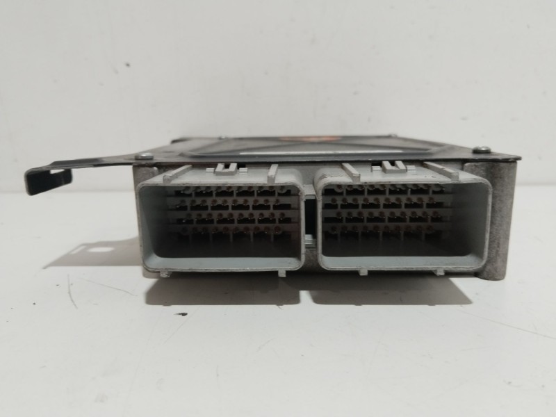 Recambio de centralita motor uce para chrysler pt cruiser (pt) 2.0 classic referencia OEM IAM R5033116AF  