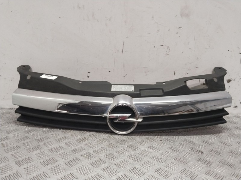 Recambio de rejilla delantera para opel astra h berlina cosmo referencia OEM IAM 13108463  