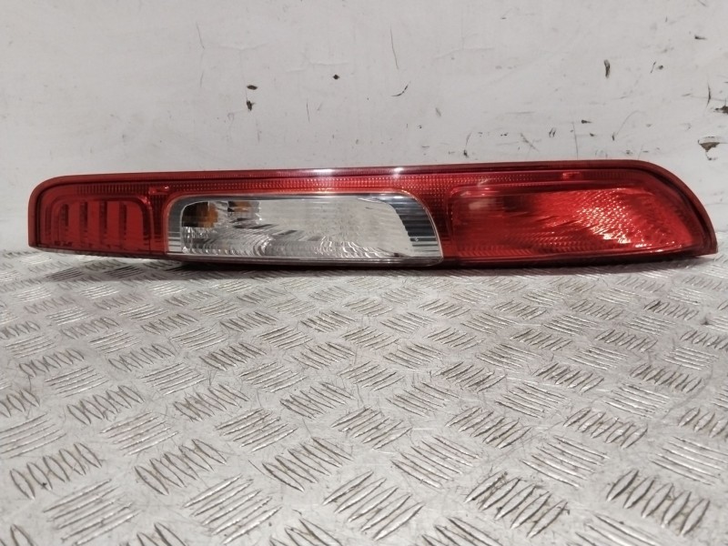 Recambio de piloto trasero derecho para ford focus berlina (cap) ghia referencia OEM IAM 4M5113404A  