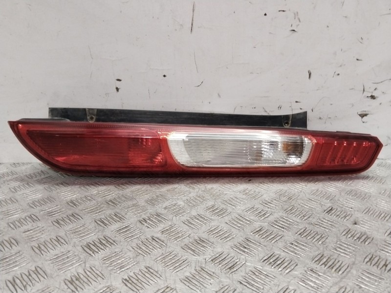 Recambio de piloto trasero derecho para ford focus berlina (cap) ghia referencia OEM IAM 4M5113404A  