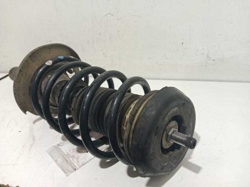 Recambio de amortiguador delantero derecho para peugeot 207 sport referencia OEM IAM 520858  