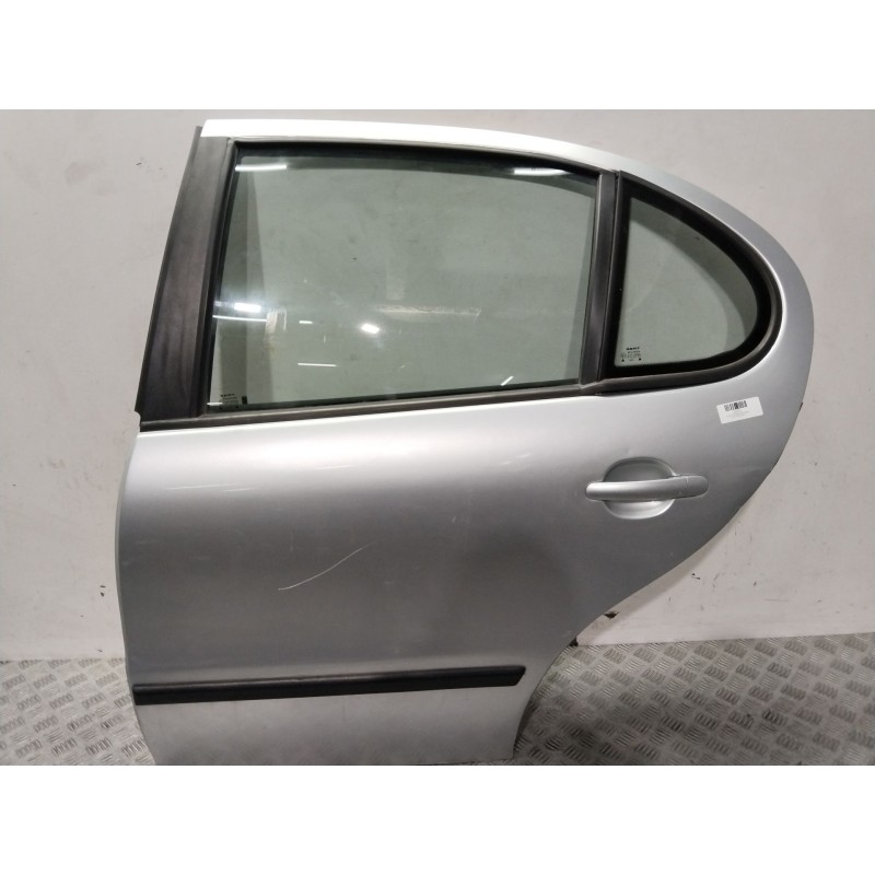 Recambio de puerta trasera izquierda para seat leon (1m1) 1.6 16 v referencia OEM IAM 1M0833055L  PLATA