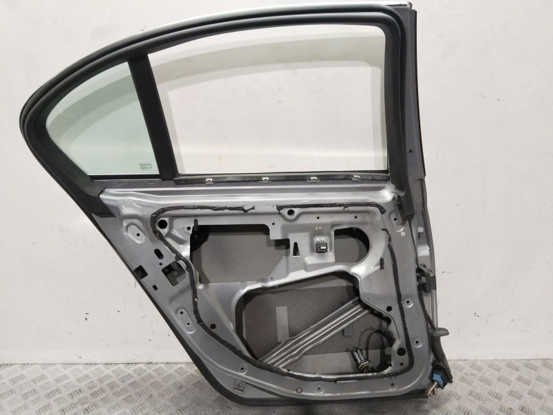 Recambio de puerta trasera izquierda para bmw serie 5 berlina (e60) referencia OEM IAM  GRIS PLATA
