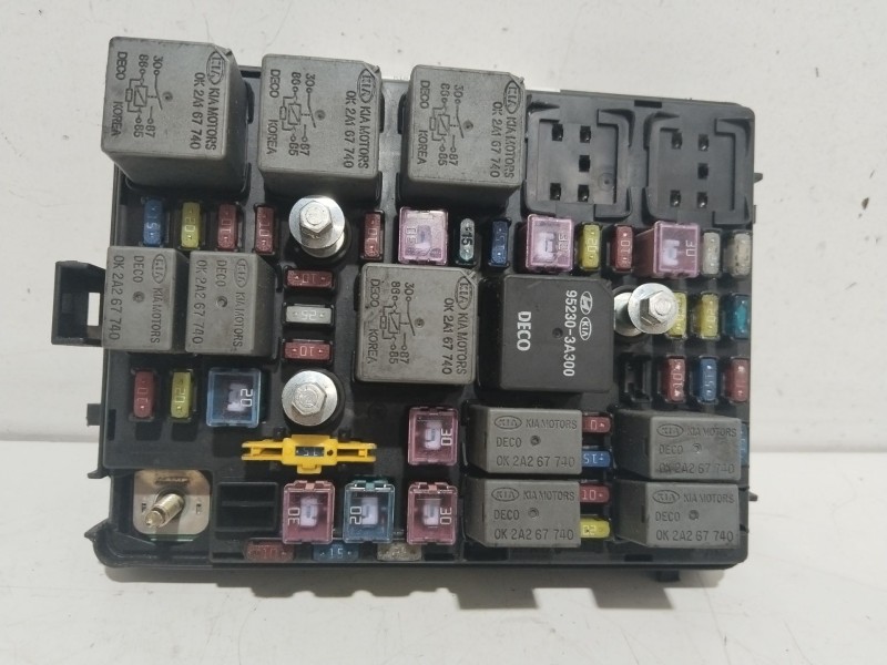 Recambio de caja reles / fusibles para kia carens 1.6 lx referencia OEM IAM PA66TD30  