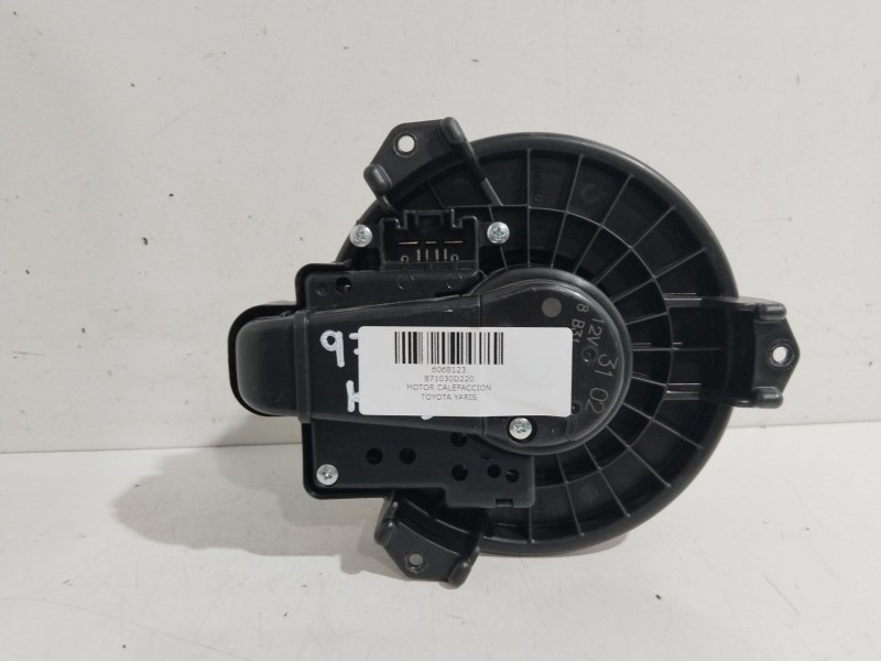 Recambio de motor calefaccion para toyota yaris hybrid active referencia OEM IAM 871030D220  