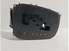 Recambio de guarnecidos palanca cambio para toyota yaris hybrid active referencia OEM IAM TG2320020300