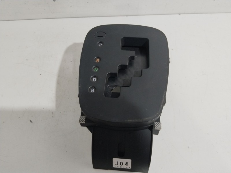 Recambio de guarnecidos palanca cambio para toyota yaris hybrid active referencia OEM IAM TG2320020300  