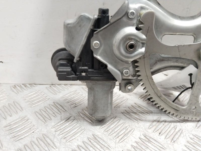 Recambio de elevalunas trasero derecho para toyota prius (nhw30) plug-in hybrid advance referencia OEM IAM 8571047130 T720106202