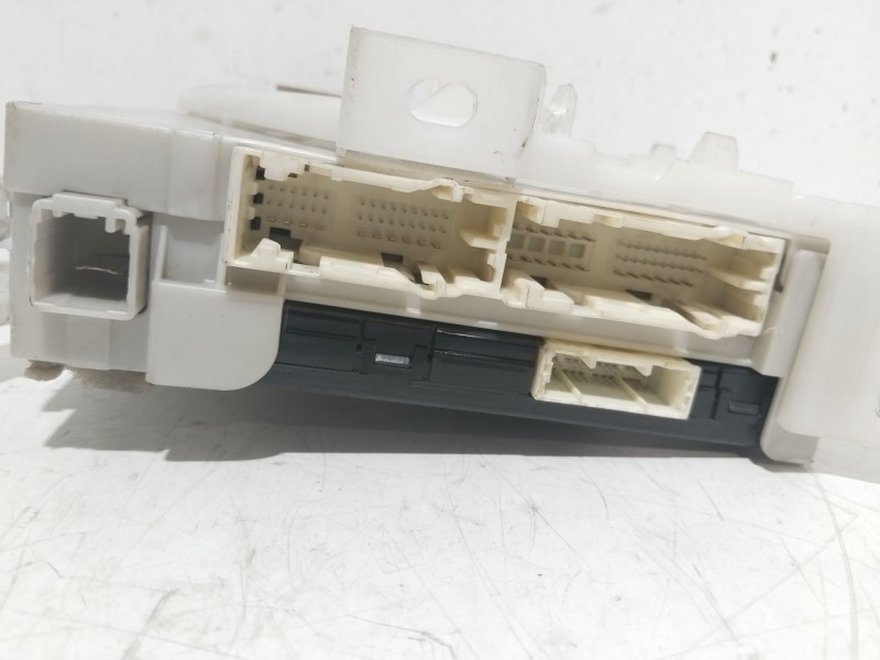 Recambio de caja reles / fusibles para toyota prius (_w3_) 1.8 hybrid (zvw3_) referencia OEM IAM 8922147110  8273047451