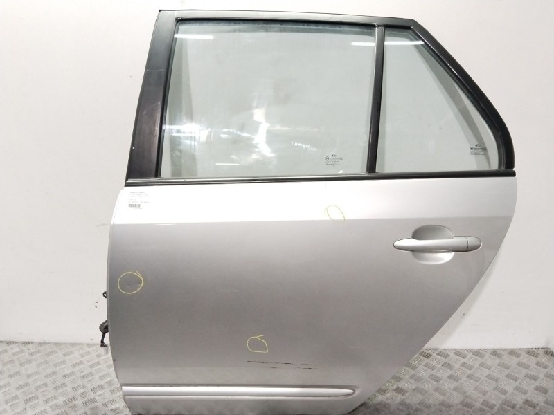 Recambio de puerta trasera izquierda para kia carens (un) concept referencia OEM IAM 770031D010  