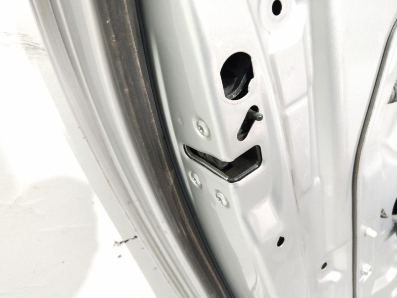 Recambio de puerta trasera izquierda para kia carens (un) concept referencia OEM IAM 770031D010  