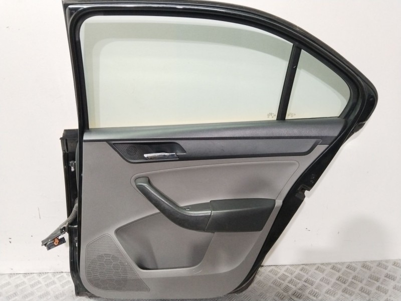Recambio de puerta trasera derecha para seat toledo (kg3) emoción referencia OEM IAM   