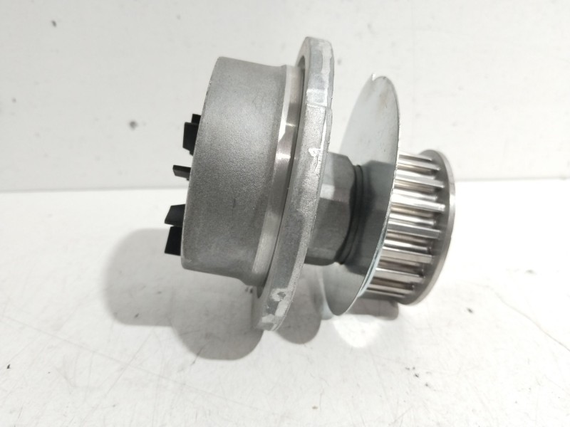 Recambio de bomba agua para opel vectra a (j89) 1.4 s (f19, m19) referencia OEM IAM 1637177880  