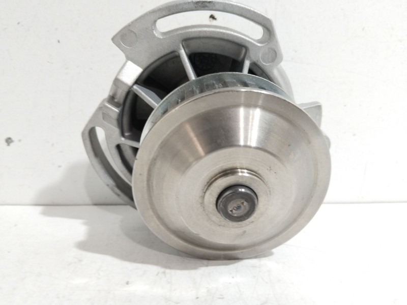 Recambio de bomba agua para volkswagen polo classic (86c, 80) 1.0 referencia OEM IAM 1637178980  