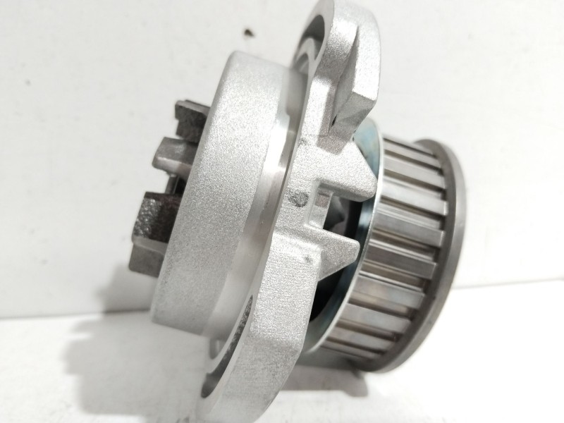 Recambio de bomba agua para volkswagen polo classic (86c, 80) 1.0 referencia OEM IAM 1637178980  