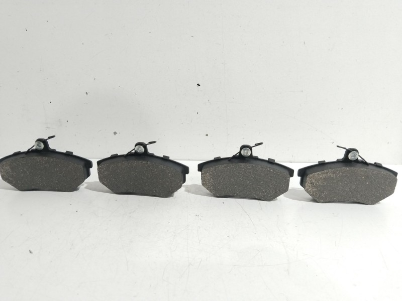 Recambio de juego pastillas de freno delanteras para audi 80 b4 sedán (8c2) 2.6 referencia OEM IAM 1617259680  