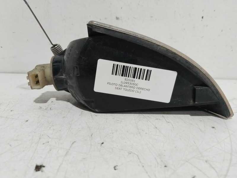 Recambio de piloto delantero derecho para seat toledo (1l) base referencia OEM IAM 1L0953050C  961592