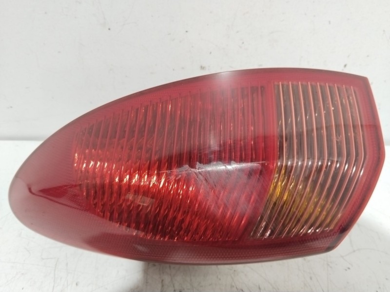 Recambio de piloto trasero derecho para alfa romeo 147 (190) 1.9 jtd distinctive referencia OEM IAM 46556347  
