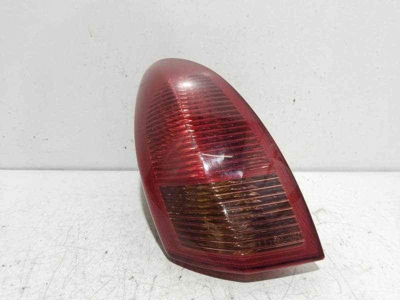 Recambio de piloto trasero derecho para alfa romeo 147 (190) 1.9 jtd distinctive referencia OEM IAM 46556347  