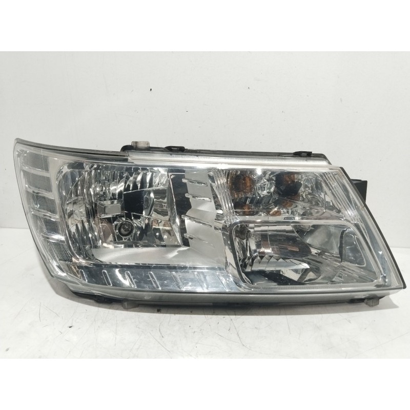 Recambio de faro derecho para dodge journey 2.0 crd referencia OEM IAM 05067788AA  