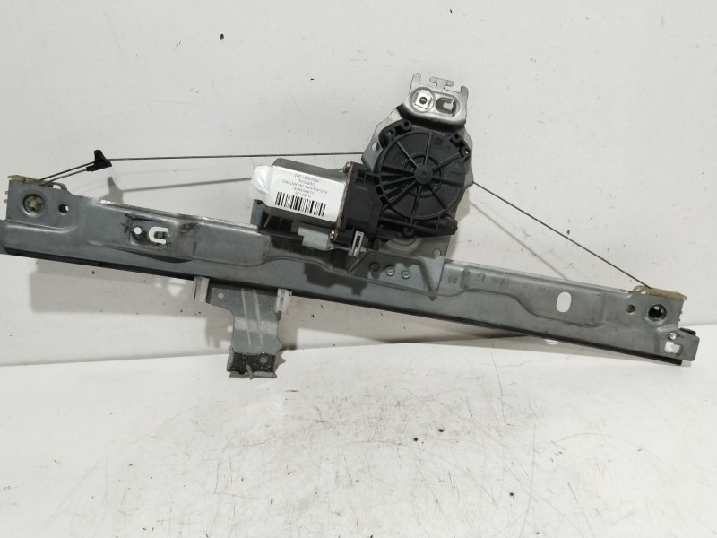 Recambio de elevalunas delantero derecho para peugeot 207 xt referencia OEM IAM 119855AVD  