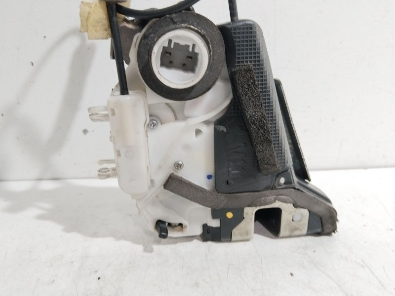 Recambio de cerradura puerta trasera derecha para toyota prius (nhw30) plug-in hybrid advance referencia OEM IAM 6905047090  