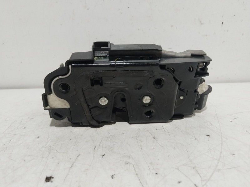 Recambio de cerradura puerta trasera derecha para skoda rapid active referencia OEM IAM 5E0839016A  8895845