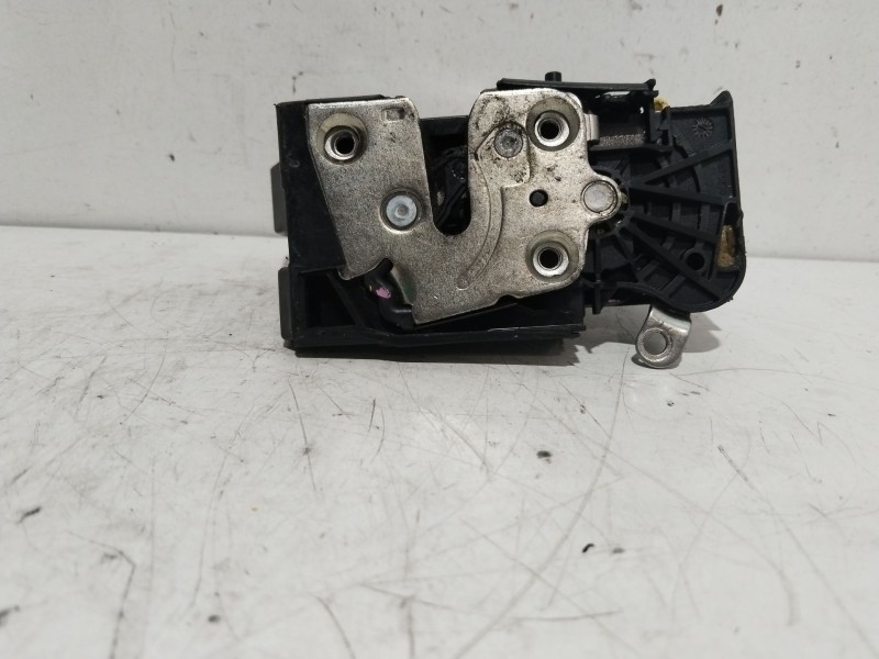 Recambio de cerradura puerta trasera izquierda para dacia sandero ambiance referencia OEM IAM 825034213R  