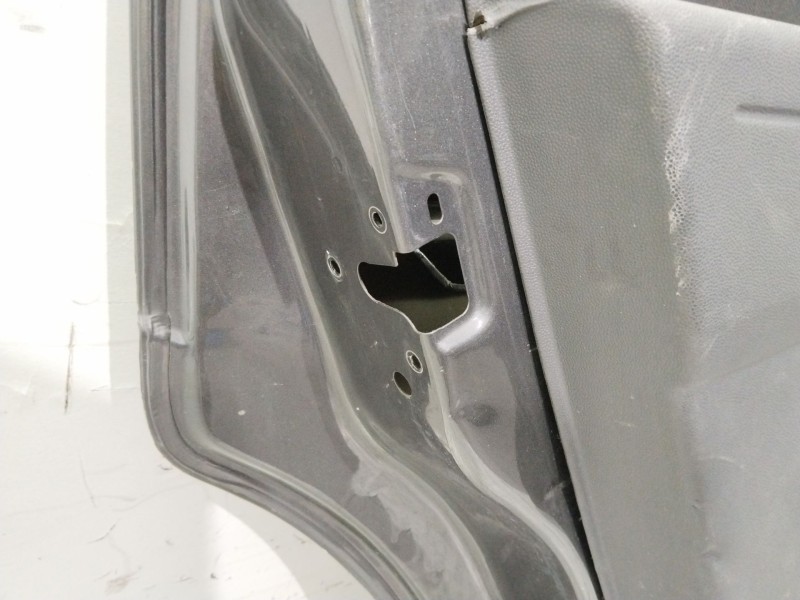 Recambio de puerta trasera izquierda para opel zafira b cosmo referencia OEM IAM 13203015 GRIS 