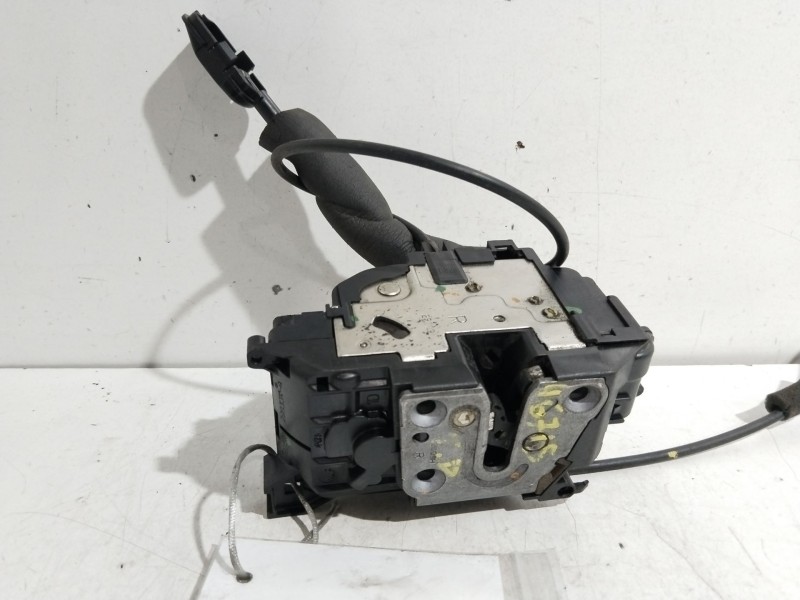 Recambio de cerradura puerta trasera derecha para renault scenic iii dynamique referencia OEM IAM 825020004R  790991