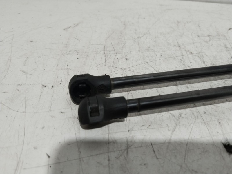 Recambio de amortiguadores maletero / porton para peugeot 208 allure referencia OEM IAM 9673083680  