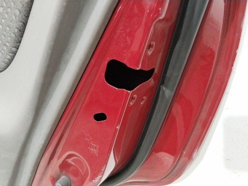 Recambio de puerta trasera derecha para mazda premacy (cp) touring (85kw) referencia OEM IAM  ROJO 