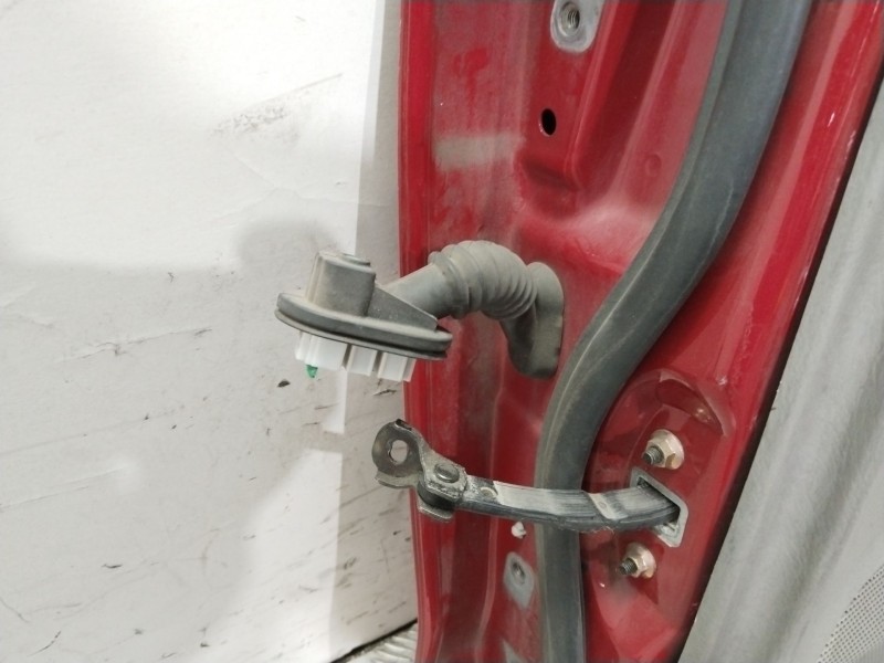 Recambio de puerta trasera derecha para mazda premacy (cp) touring (85kw) referencia OEM IAM  ROJO 