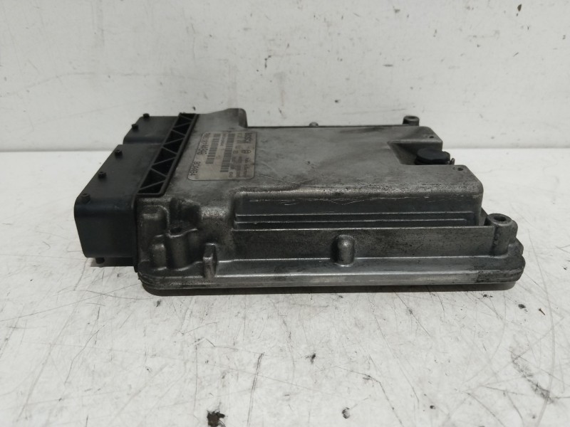 Recambio de centralita motor uce para dodge caliber s referencia OEM IAM 5187449AC  0281013693