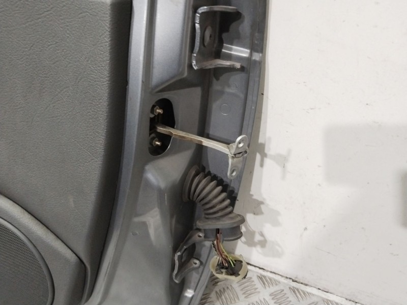 Recambio de puerta delantera izquierda para citroën c5 berlina exclusive referencia OEM IAM 9002P1 GRIS 