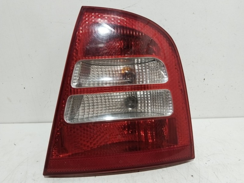 Recambio de piloto trasero derecho para skoda octavia berlina (1u2) tour referencia OEM IAM 1U6945112C   Recambio de piloto trasero derecho para skoda octavia berlina (1u2) tour referencia OEM IAM 1U6945112C